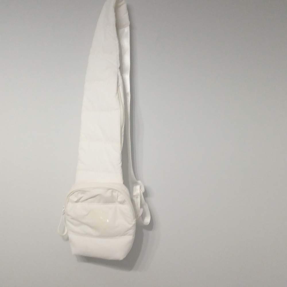 Savvi White Quilted Pouch, Pre-owned